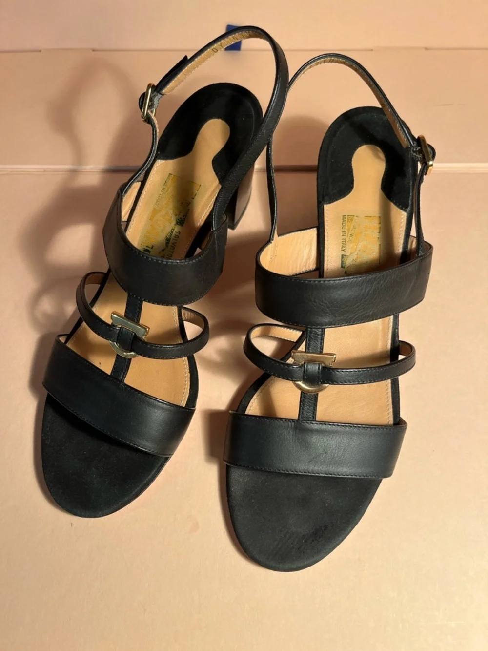 SALVATORE FERRAGAMO heels size 9